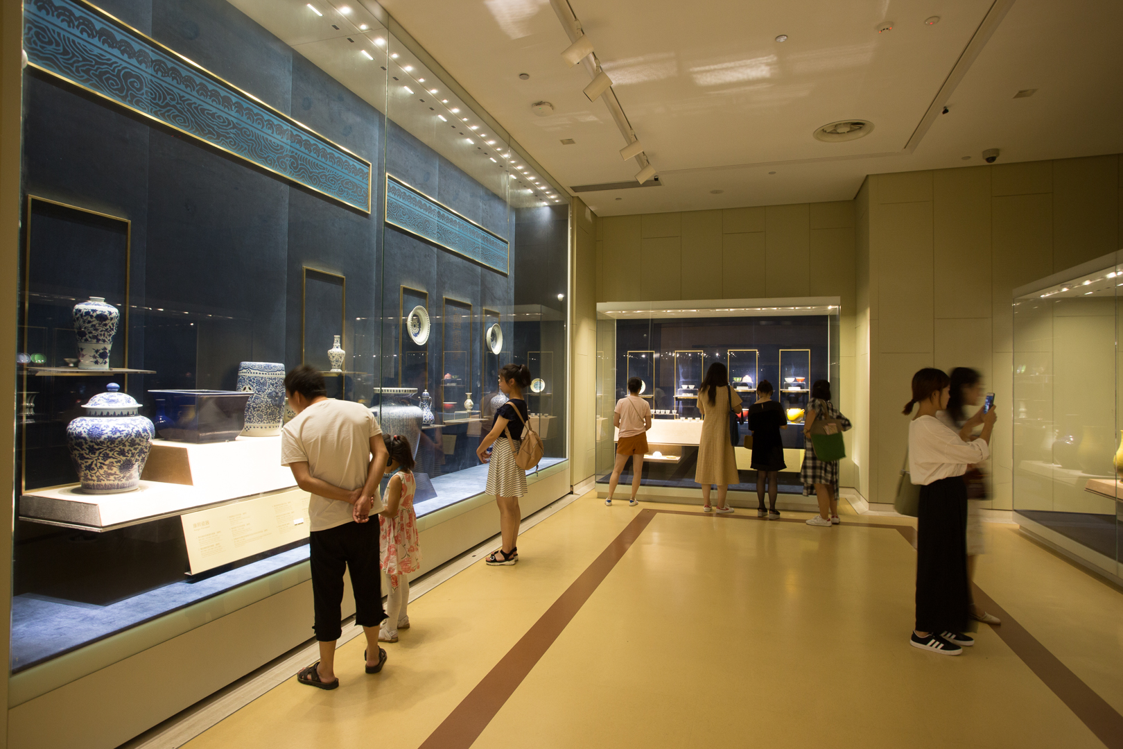 文物展柜保護(hù)技術(shù)要求_克里克展柜